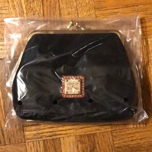 black dooney & bourke little purse/pouch!!